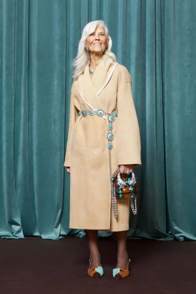 Look 15